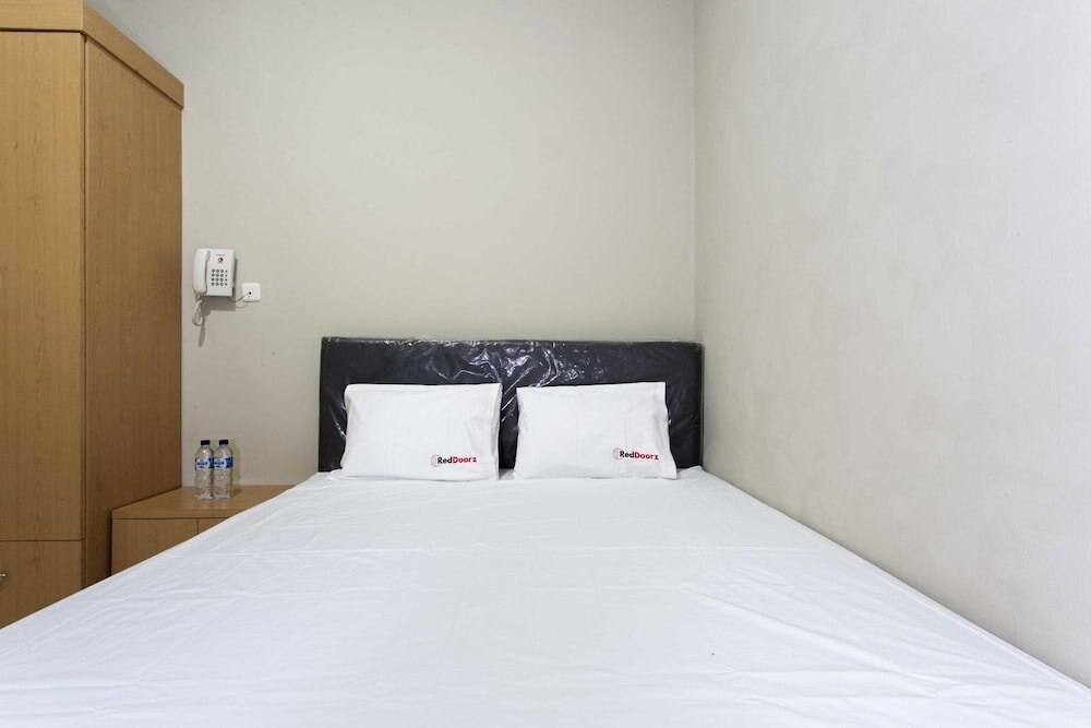 RedDoorz @ Mangga Besar 2 Room Type - Reddoorz Room