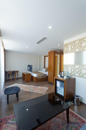 P Galata Hotel - Special Category Room Type - Deluxe Double Room with Balcony P Galata Hotel - Special Category Room Type - Deluxe Double Room with Balcony