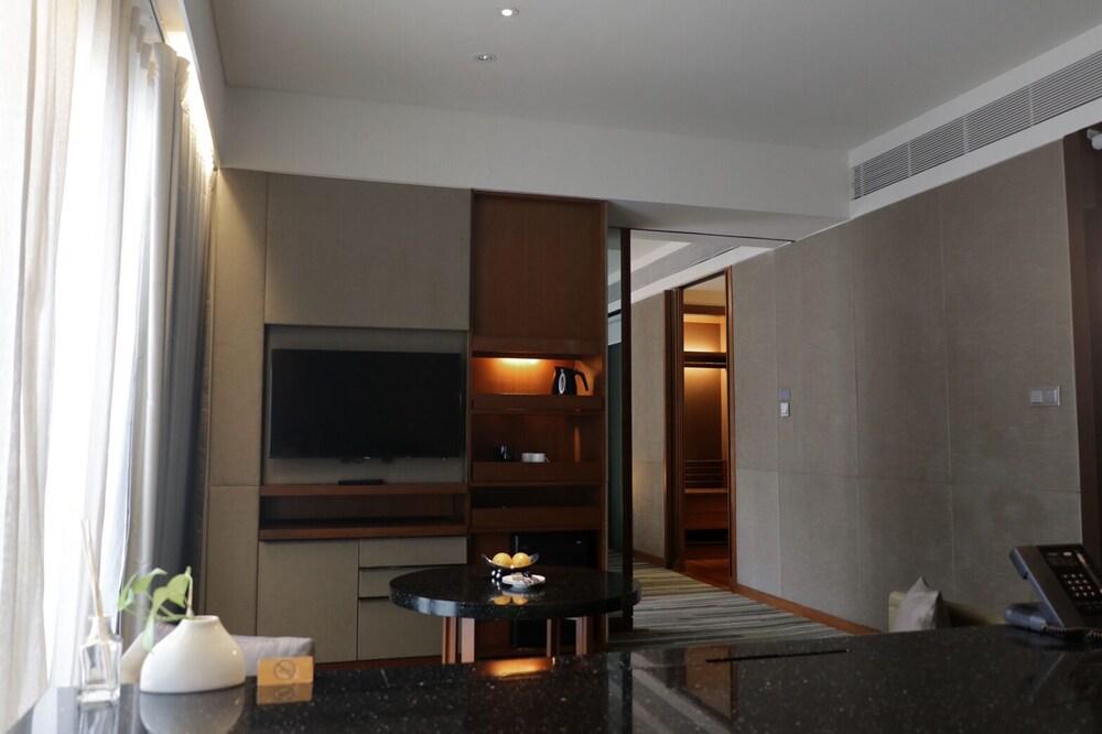 Hansar Bangkok Hotel Room Type - Urban Suite