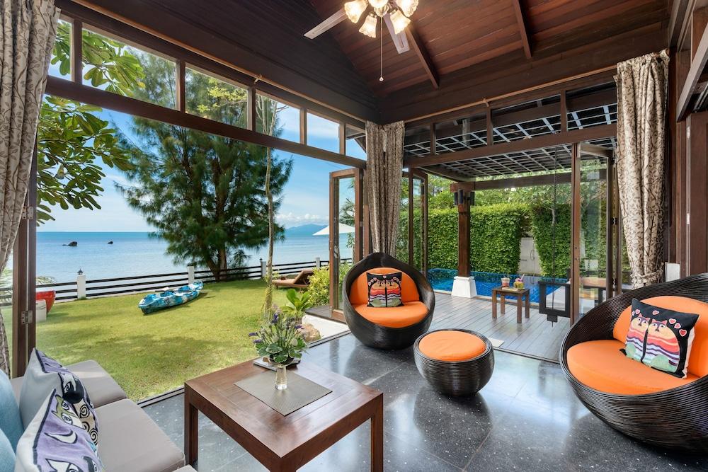 The Emerald Beach Villa 4 - Tap to explore photos