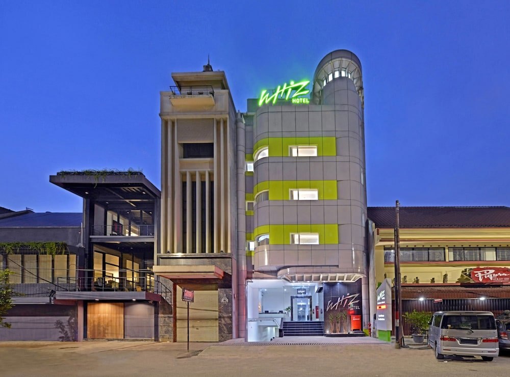 Whiz Hotel Falatehan Jakarta - Tap to explore photos