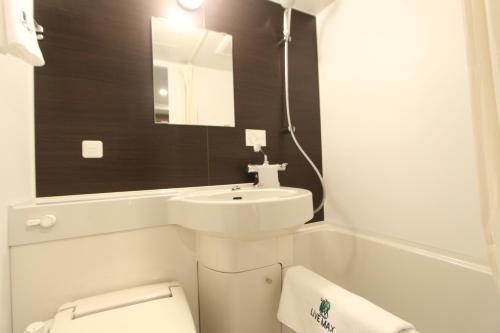 HOTEL LiVEMAX Higashi Ginza - Tap to explore photos