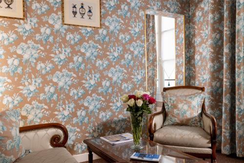 Relais Hotel Du Vieux Paris - Tap to explore photos