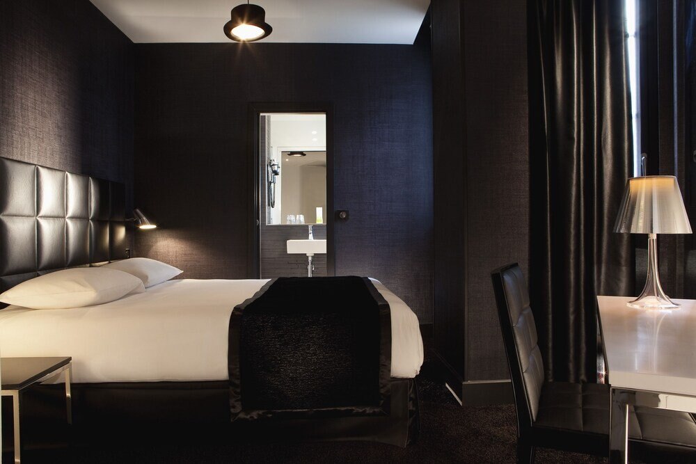 First Hotel Paris Tour Eiffel Room Type - Classic Double Room First Hotel Paris Tour Eiffel Room Type - Classic Double Room