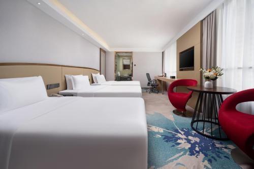凯旋龙酒店广州区庄地铁站店 交易会期间提供免费穿梭巴士 Room Type - Business Triple Room