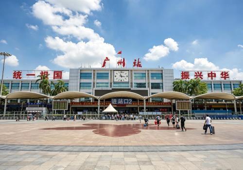 凯旋龙酒店广州区庄地铁站店 交易会期间提供免费穿梭巴士 - Tap to explore photos