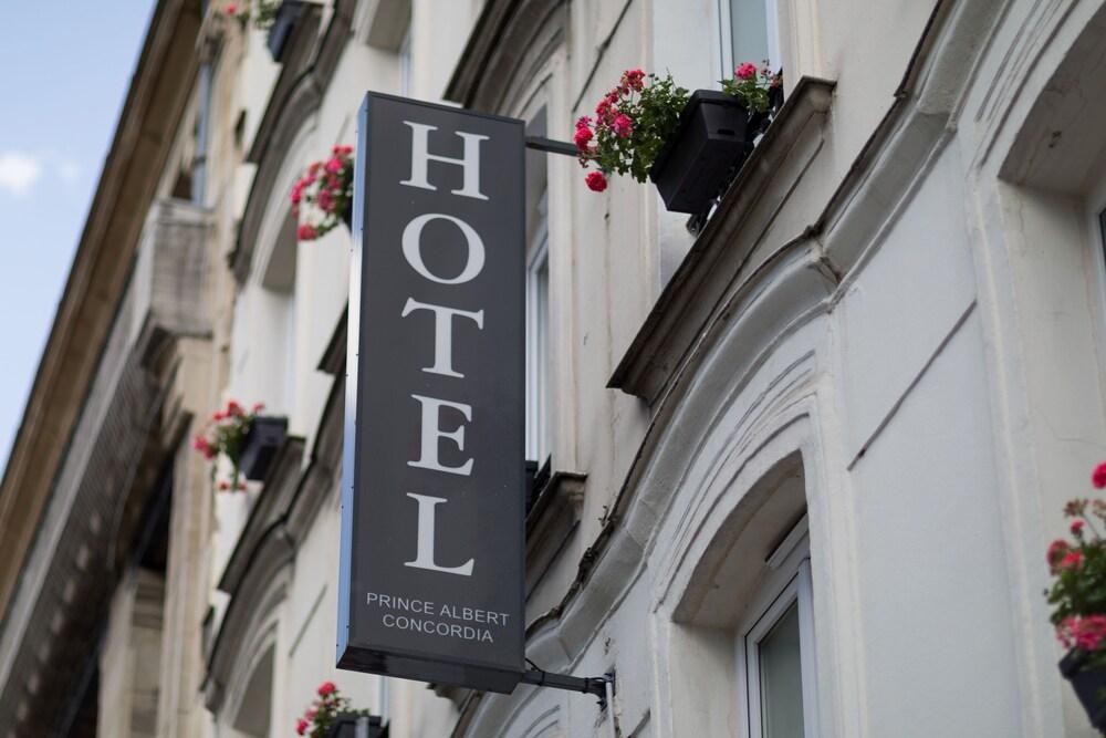 Hotel Prince Albert Gare de Lyon - Tap to explore photos
