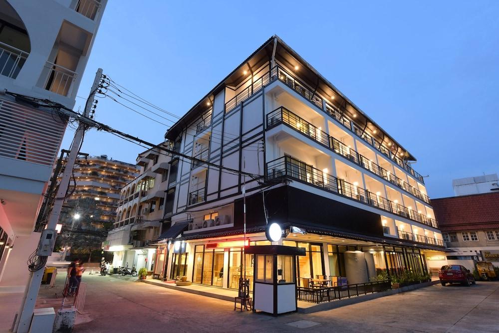The Golden Ville Boutique Hotel & Spa - Tap to explore photos