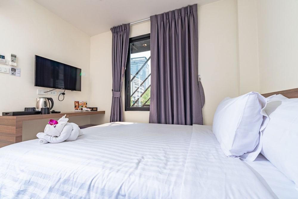 Sovereign Group Hotel Room Type - Superior Queen Corner