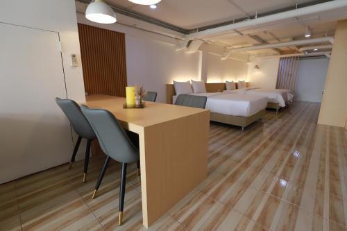 Sovereign Group Hotel Room Type - Family Suite