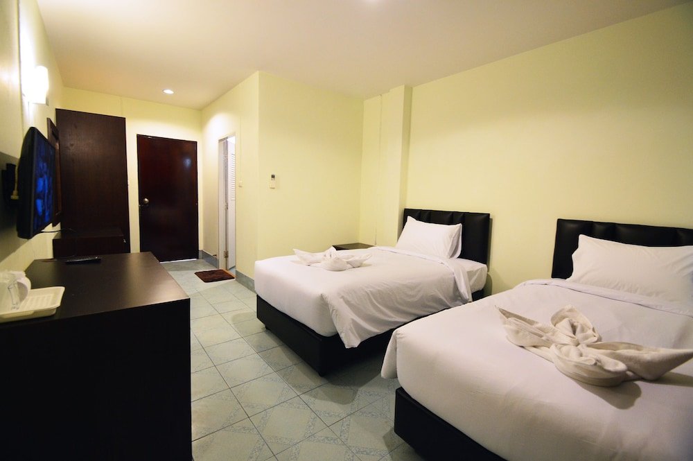 Paripas Express Hotel Patong Room Type - Superior Twin Bed