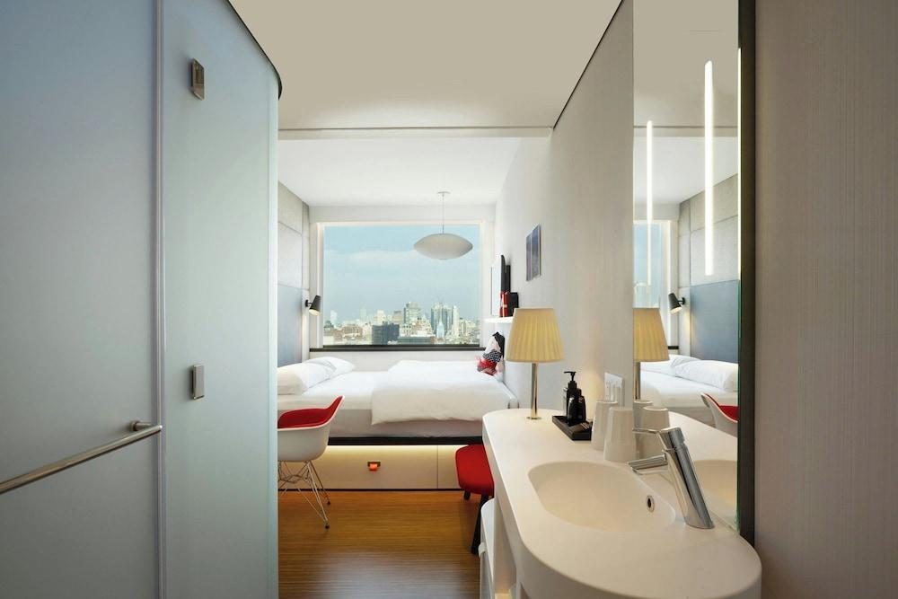 citizenM New York Bowery Room Type - Premium Room, 1 King Bed (View)