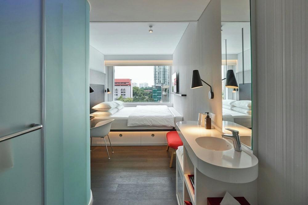 citizenM Kuala Lumpur Bukit Bintang Room Type - Room, 1 King Bed