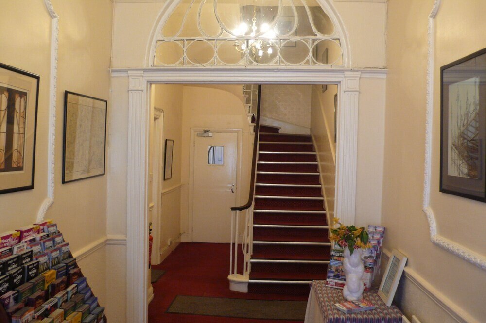 Pickwick Hall - Hostel - Tap to explore photos