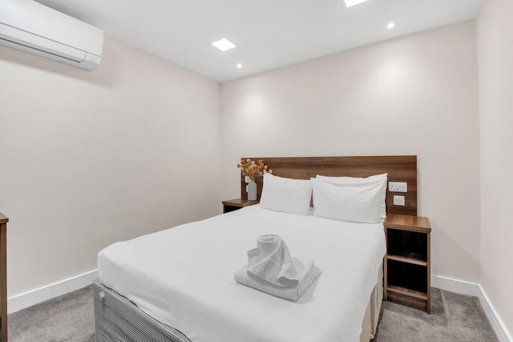 Signature Hotel London Room Type - Double Room, Ensuite (No Window)
