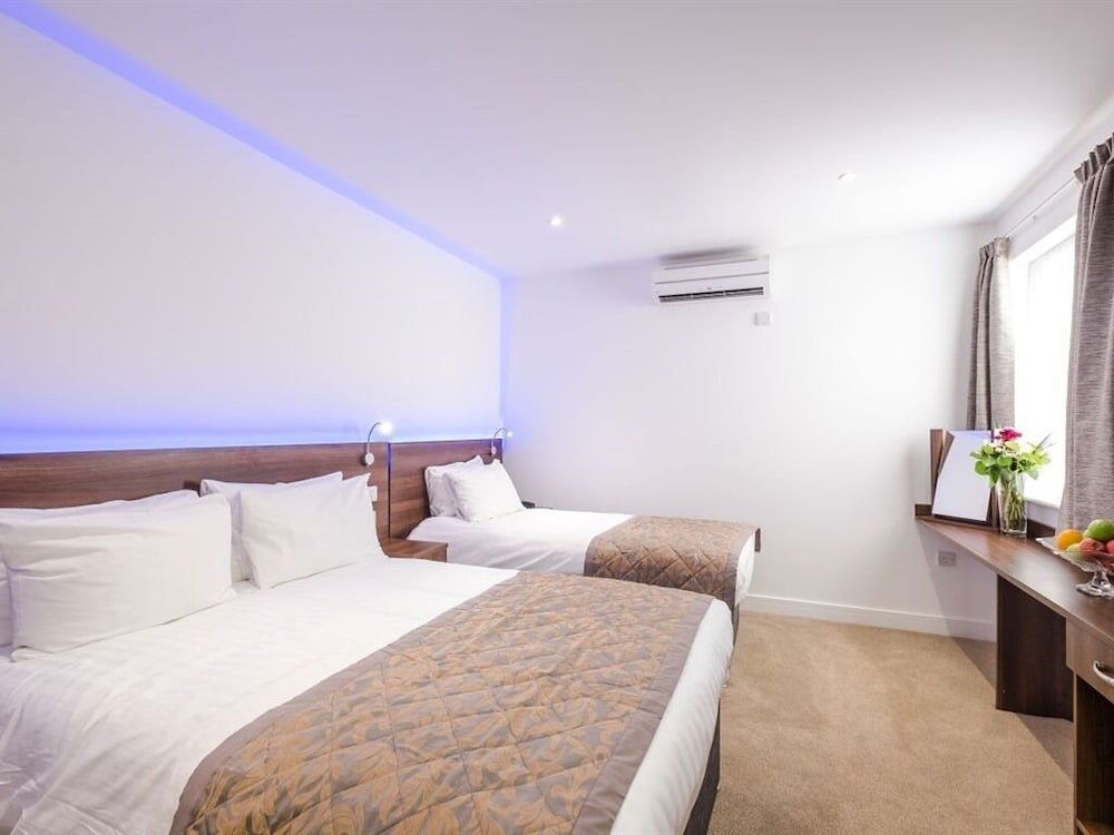Signature Hotel London Room Type - Triple Room, Ensuite