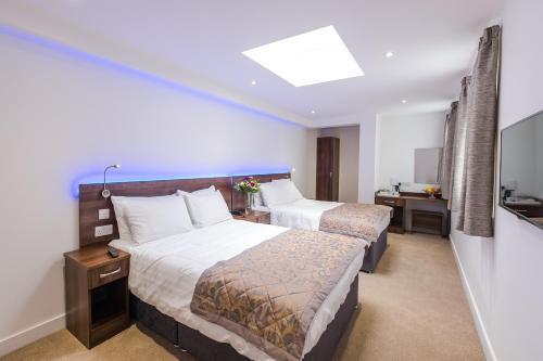 Signature Hotel London - Tap to explore photos