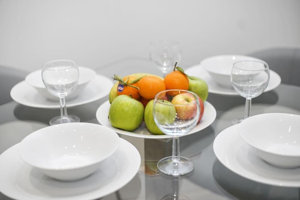 Stylish Apartments near Central London with WIFI - Tap to explore photos