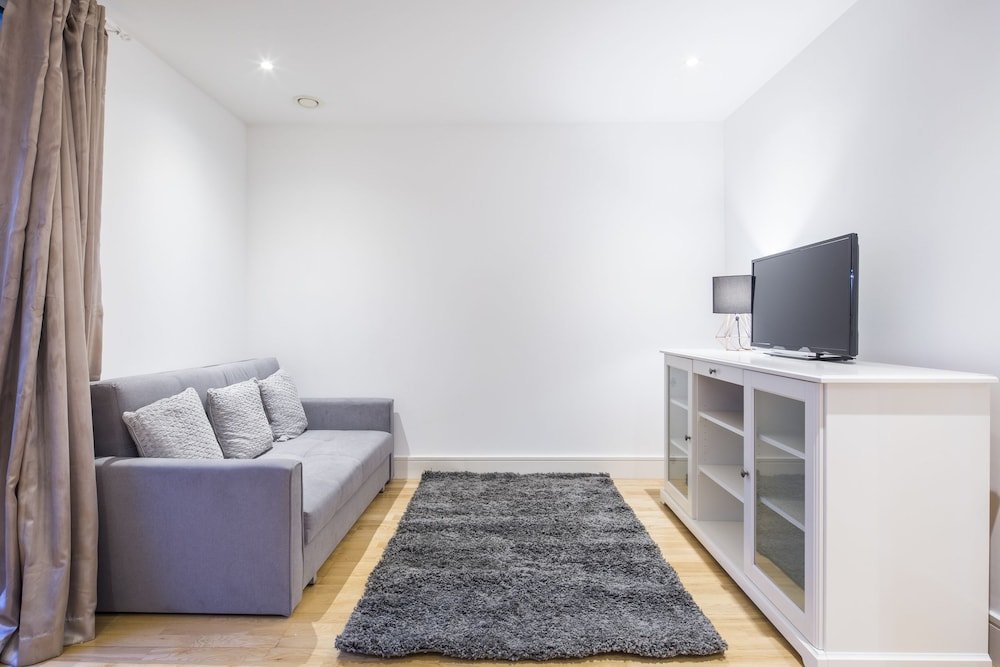 Modern Apt. in the Heart of Docklands - Tap to explore photos