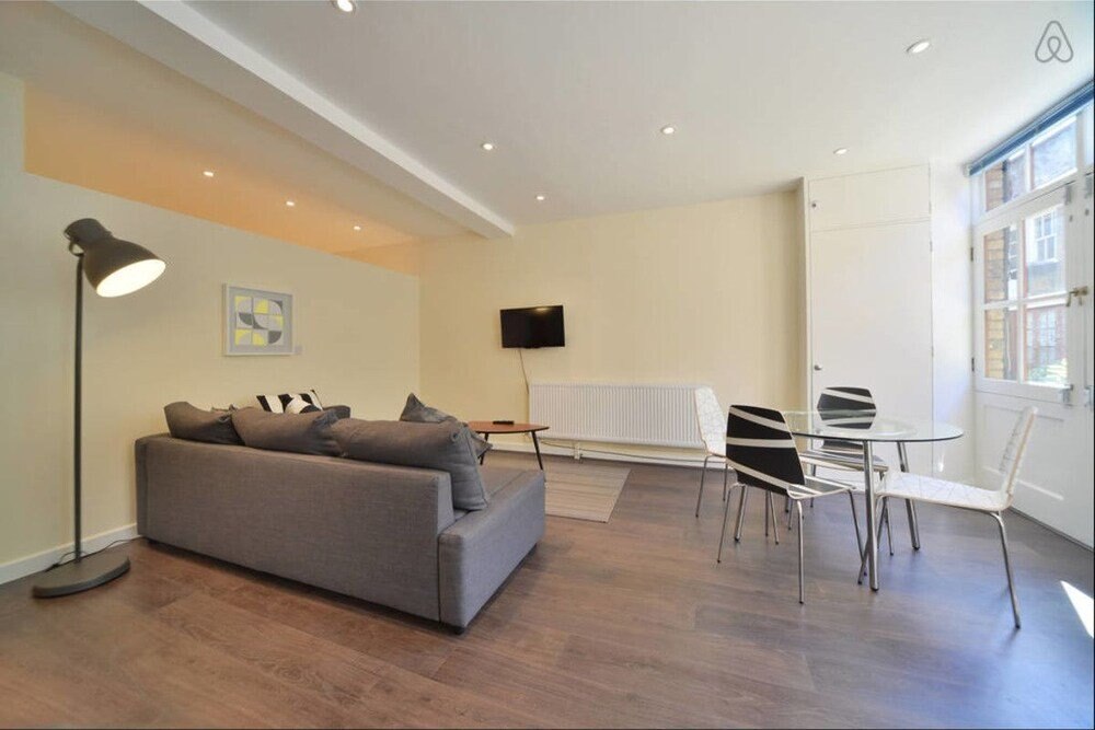 The Paddington Retreat - Elegant 4bdr in 2 Paddington Mews - Tap to explore photos