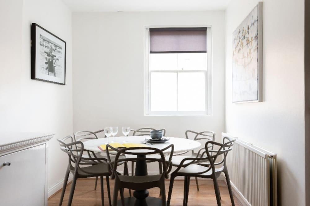 The Paddington Retreat - Elegant 4bdr in 2 Paddington Mews - Tap to explore photos