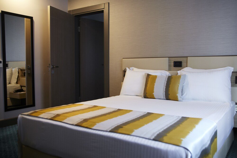 Tophane Suites - Tap to explore photos