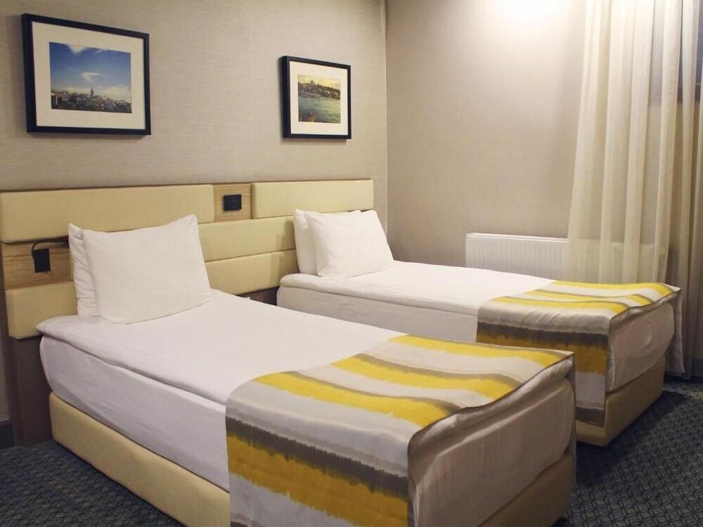 Tophane Suites Room Type - Economy Twin Room