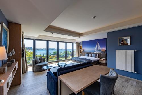 Riva's Moda Room Type - King Room with Sea View Riva's Moda Room Type - King Room with Sea View