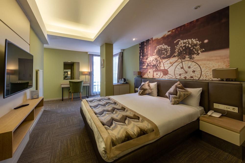 Riva's Moda Room Type - Deluxe Double Room, City View