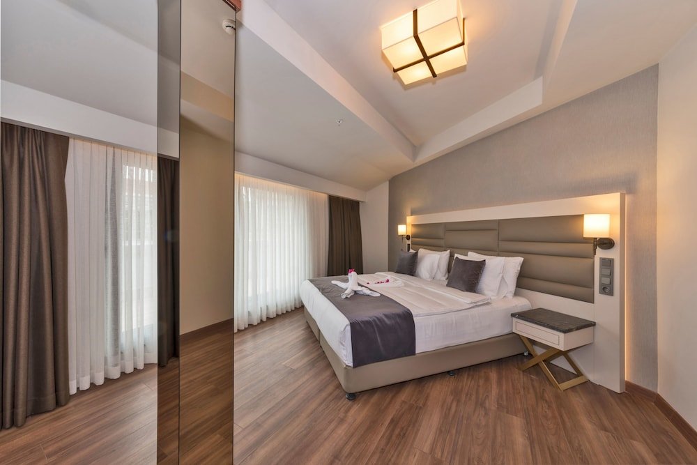 Golden Royal Hotel & Spa Room Type - Family Suite Room