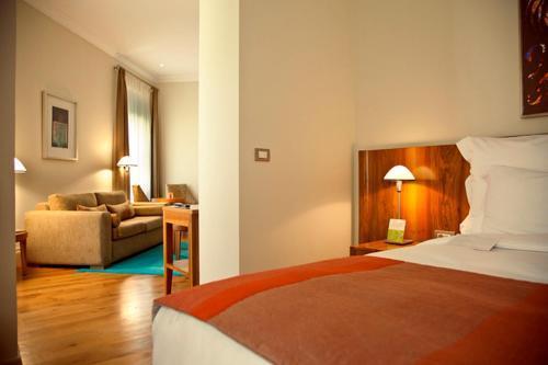 Tomtom Suites - Special Class - Tap to explore photos