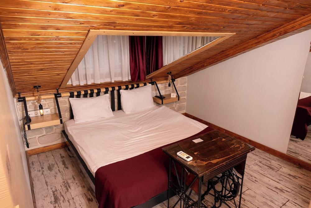 Hot Budget Room Type - Economy Double Room (Attic)