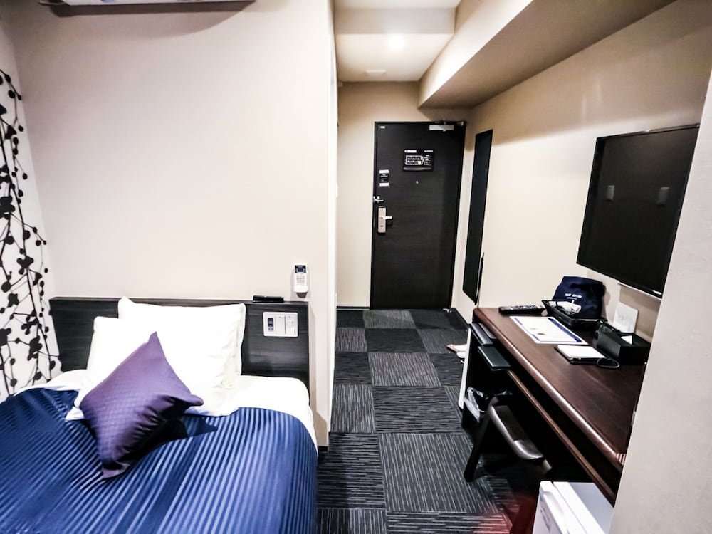 HOTEL LiVEMAX Tokyo-Otsuka Ekimae - Tap to explore photos