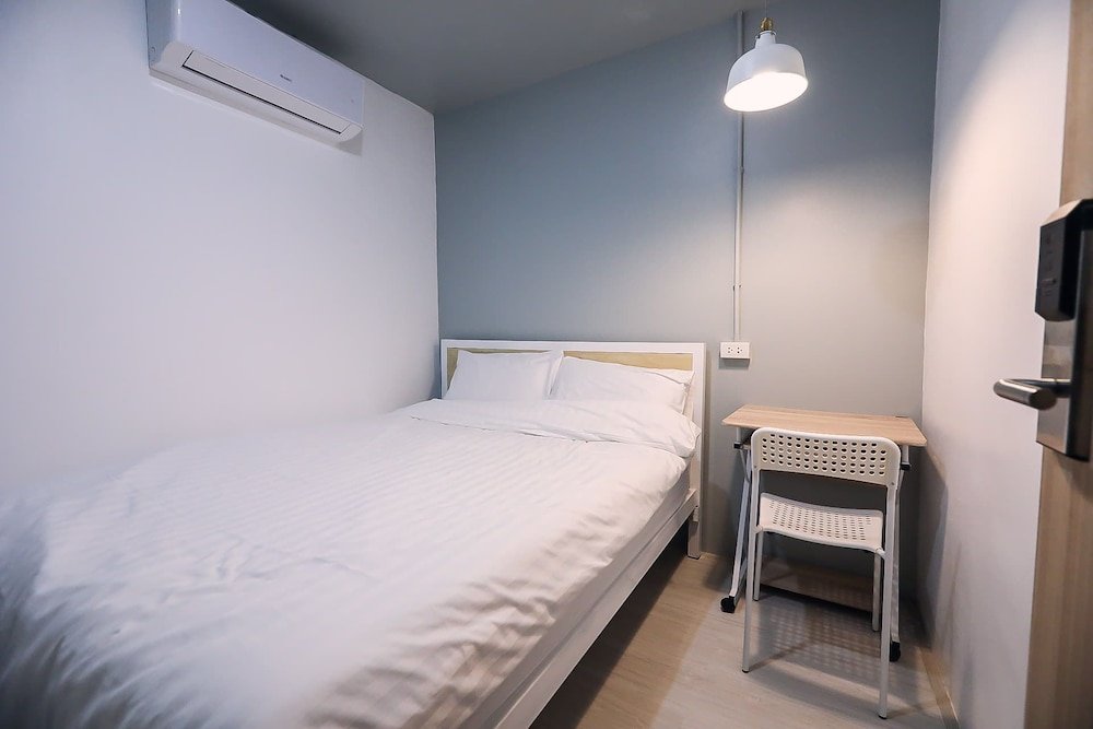 Local Time Bangkok - Hostel Room Type - Standard Double Room, 1 Double Bed