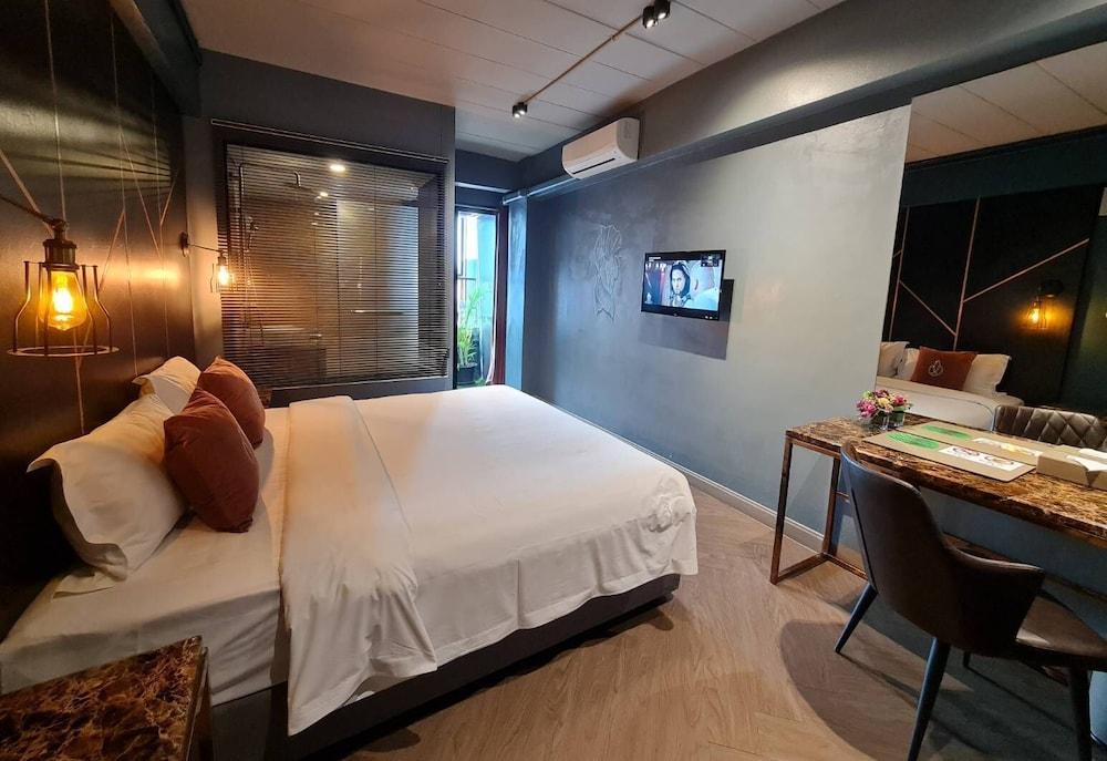 Ratchada Boutique Hotel Room Type - Delta Executive (King Bed)