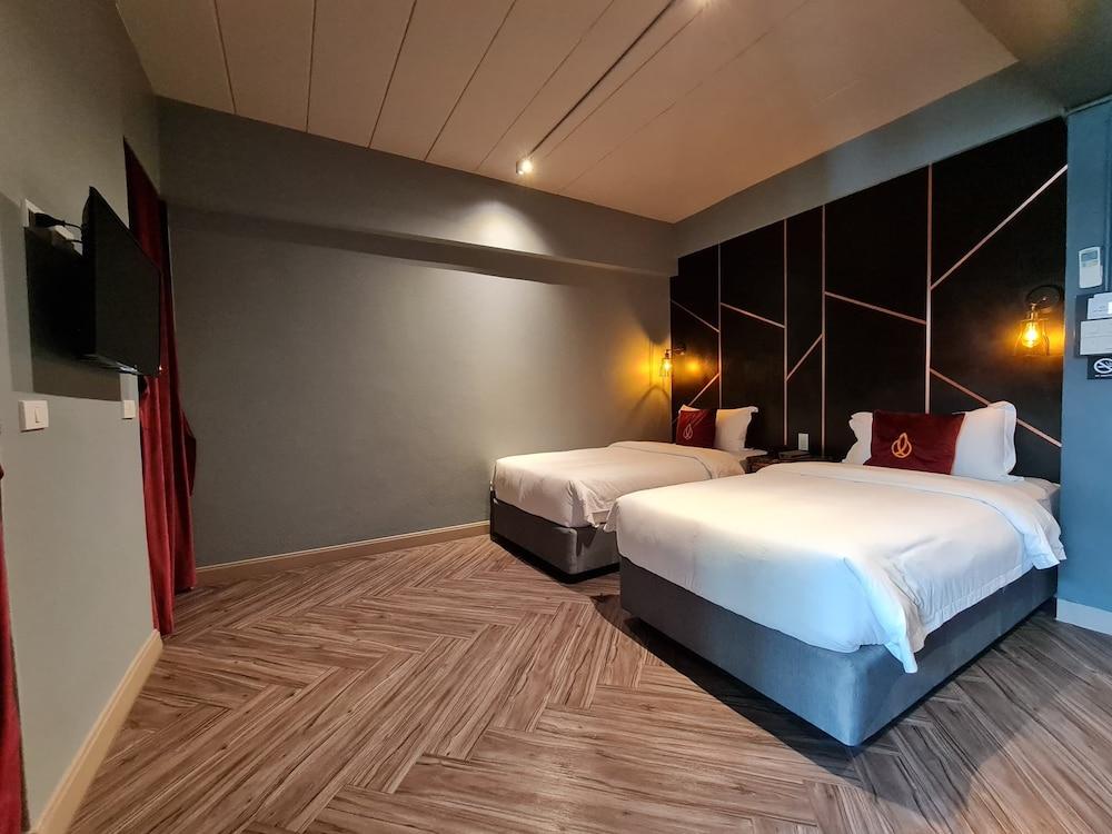 Ratchada Boutique Hotel Room Type - Crown Tail (Superior - Twin Bed)