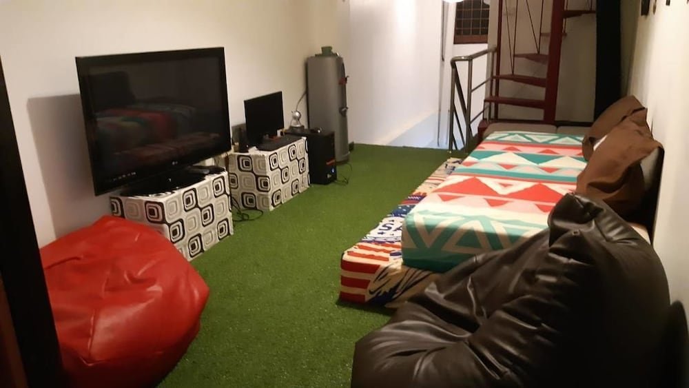 VR Hostel Khaosan - Tap to explore photos