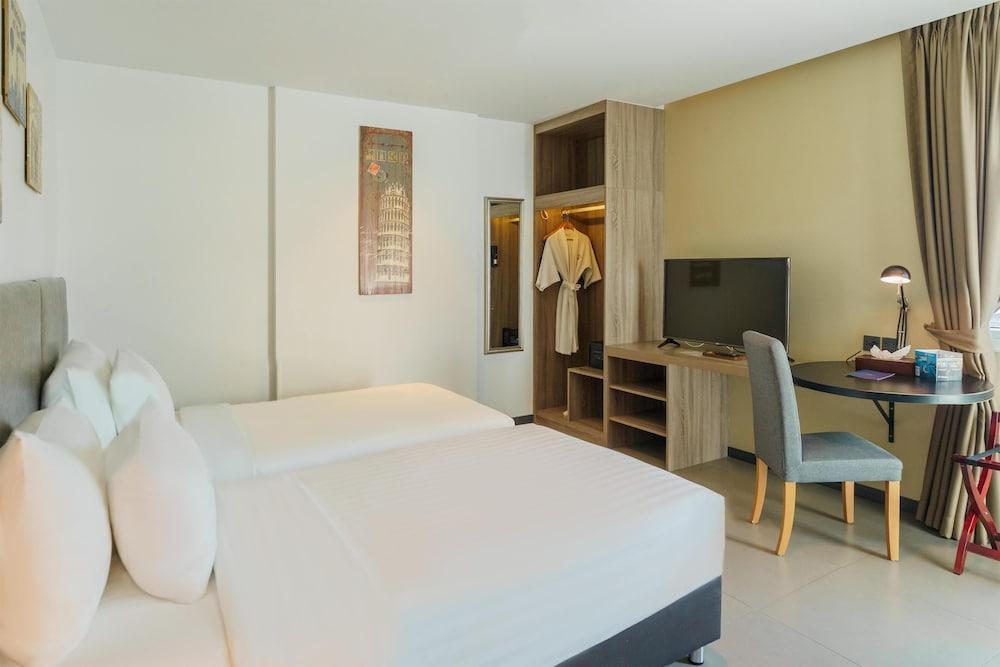 SureStay Plus by Best Western T Pattaya Room Type - Deluxe Room, 2 Twin Beds, Balcony, City View