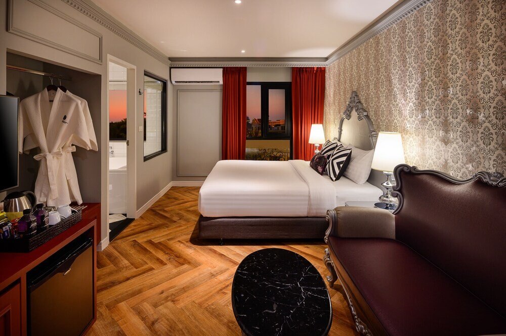 Villa de Khaosan Room Type - Premier Double Room, Jetted Tub (Street View)