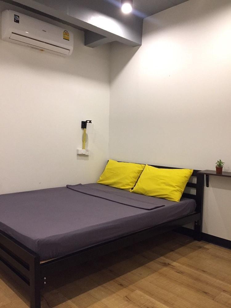 Best Bed Suvarnabhumi - Hostel Room Type - Basic Double Room