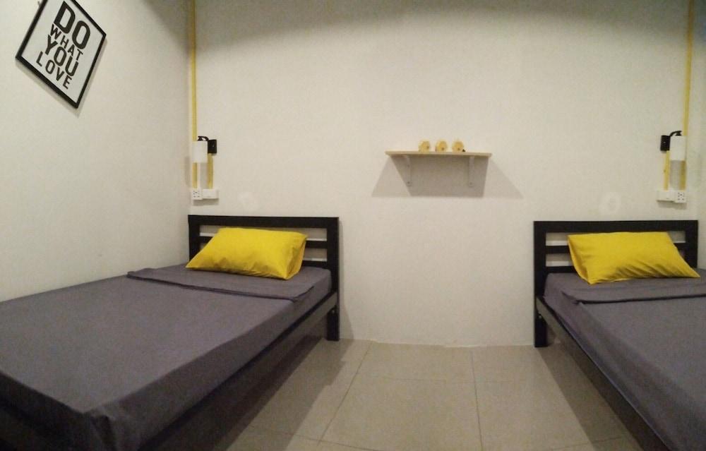 Best Bed Suvarnabhumi - Hostel Room Type - Basic Twin Room