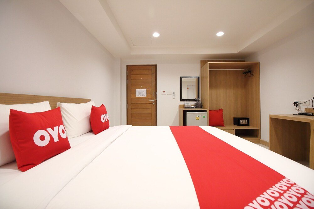Super OYO 483 Pannee Hotel Khaosan - Tap to explore photos