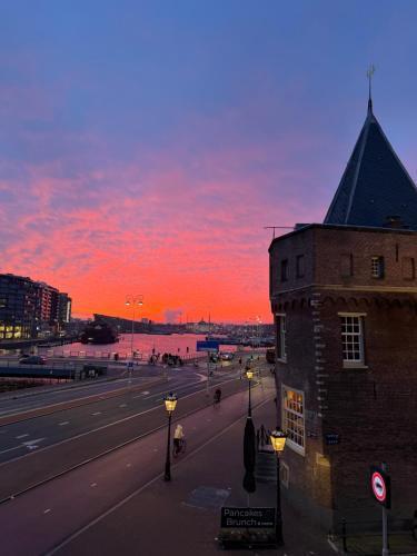 PH93 Amsterdam Central - Tap to explore photos