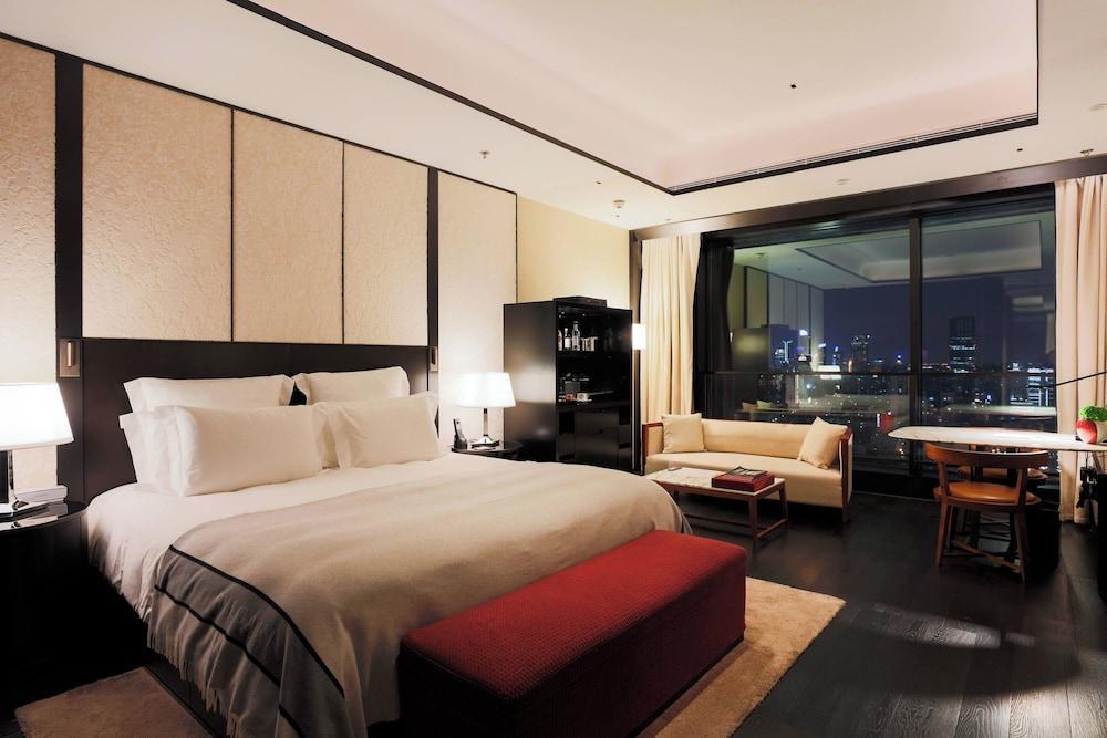 Bulgari Hotel Shanghai Room Type - Superior Room, 1 King Bed, City View