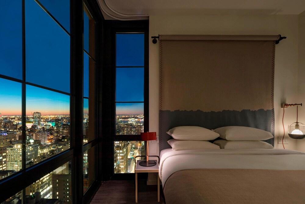 Moxy NYC Chelsea Room Type - 1 King Bed, Empire State or Hudson River View, Hearing accessible