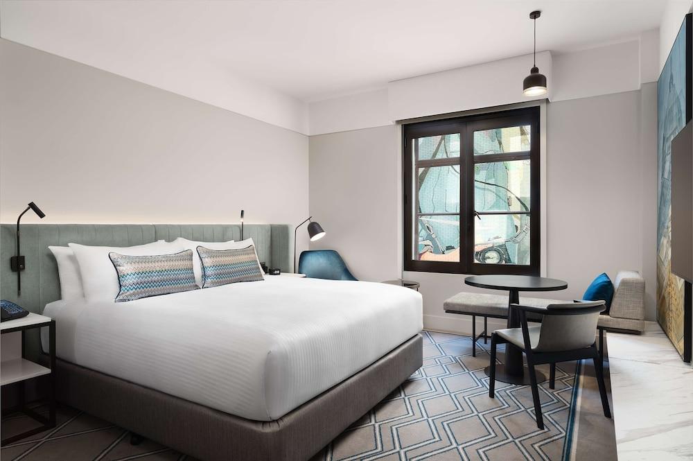 Hilton Melbourne Little Queen Street - Tap to explore photos