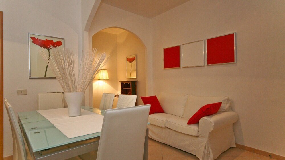 Rental In Rome Red & White Apartment - Tap to explore photos
