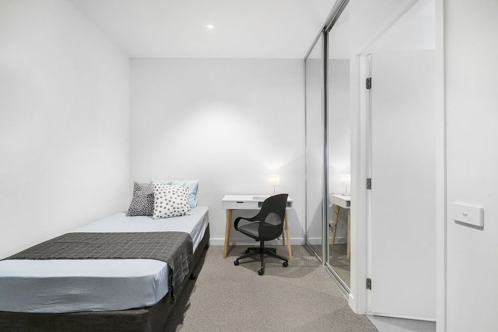 EDWARD, 3BDR Melbourne Apartment - Tap to explore photos