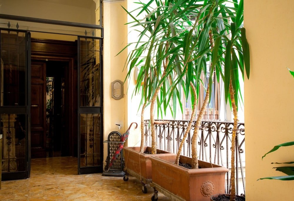 Guesthouse Borromeo Roma - Tap to explore photos