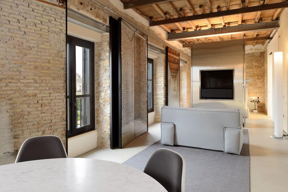 Rhinoceros Room Type - Suite, 1 Bedroom